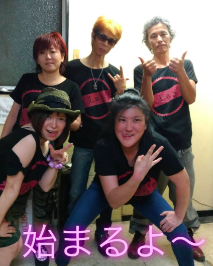 A La 5'sでの小林旭の娘（前列右）