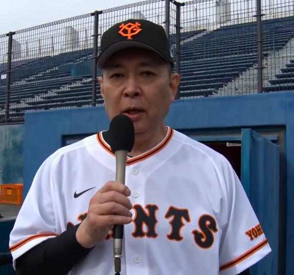 ジャインアンツのユニフォーム姿の江川卓