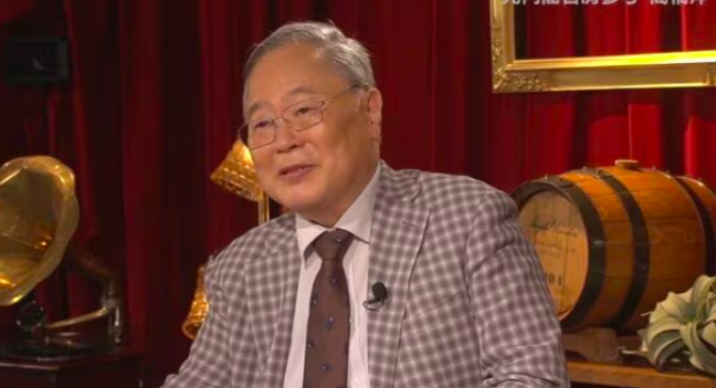 テレビ出演する高橋洋一