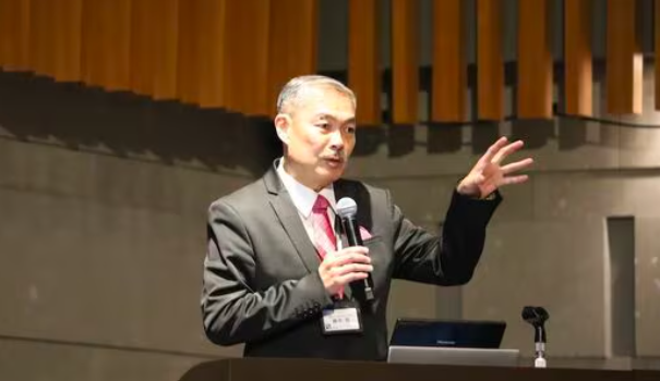 講演をする藤井聡