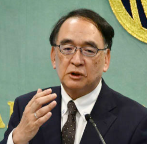 会見をする木内登英