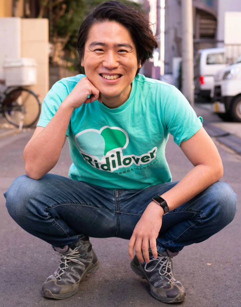 安部敏樹の左手薬指に指輪はみられない