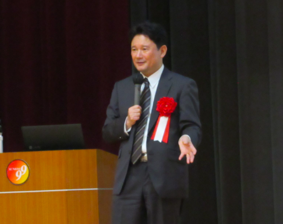 講演する兵頭慎治