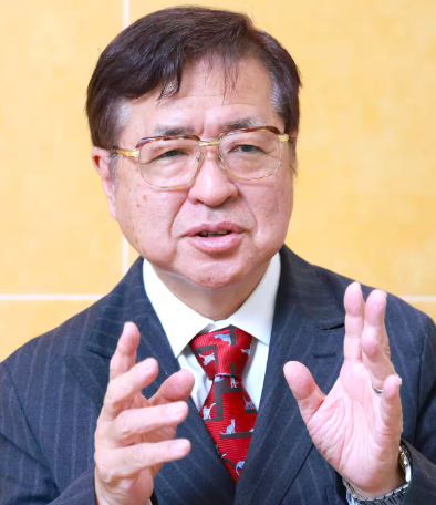 インタビューを受ける兼原信克