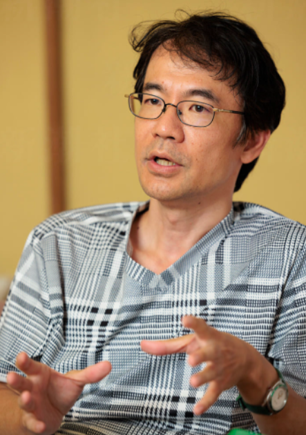 先崎彰容の左手薬指に指輪は見られない
